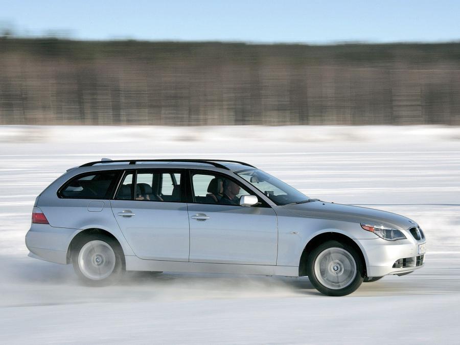  BMW 530xi Touring 2007 года  (фото 6 из 12)